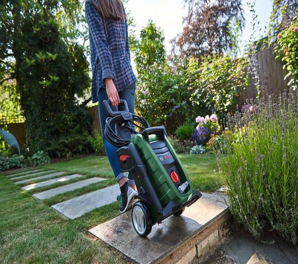 BOSCH UniversalAquatak 135 Pressure Washer - 135 bar